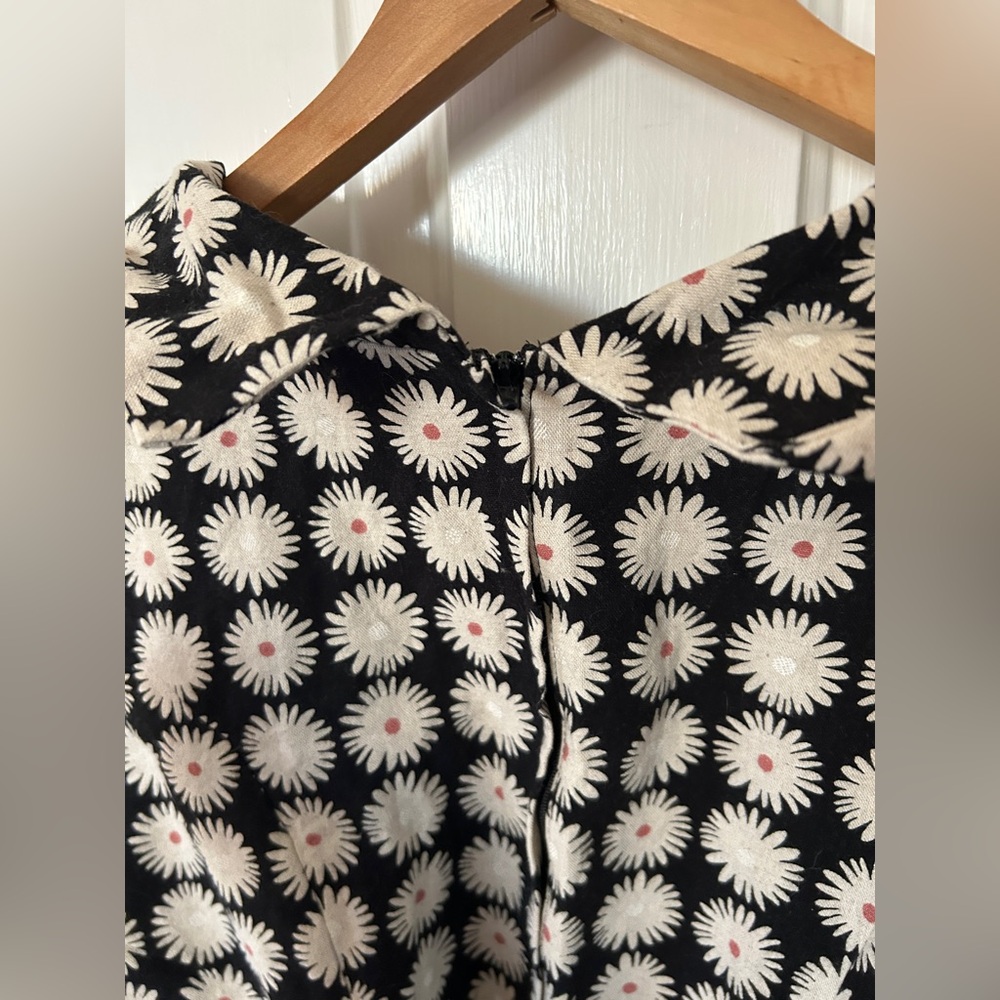 Black Floral Daisy Print Women’s Dress - Picture 5 of 8
